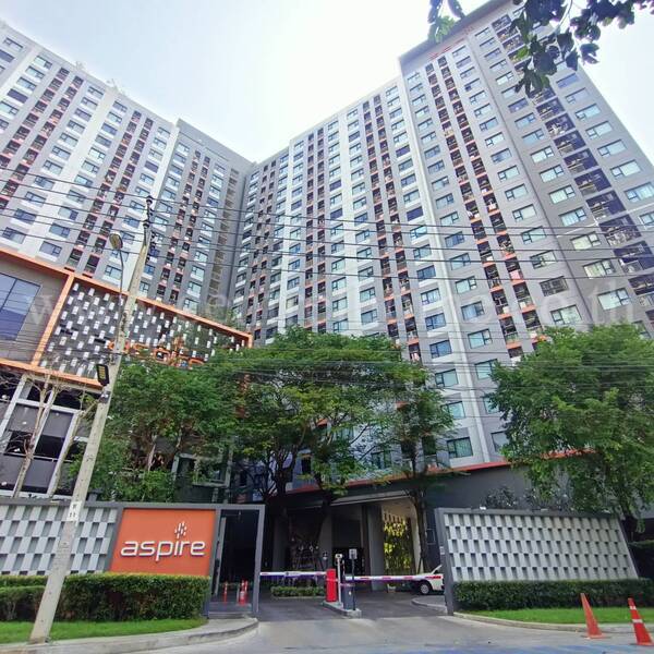 For SaleCondoThaphra, Talat Phlu, Wutthakat : Condo Aspire Sathorn-Taksin Copper Zone with furniture.