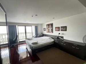 For SaleCondoSilom, Saladaeng, Bangrak : Beautiful room, river view, 1 bedroom, 1 bathroom.