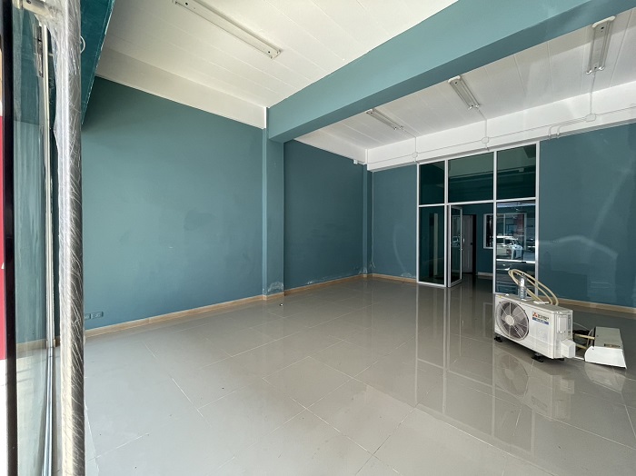 For SaleShophouseThaphra, Talat Phlu, Wutthakat : Selling with tenant!! Sampeng Commercial Building 2 Very suitable for a restaurant, office or general sales business💥💥