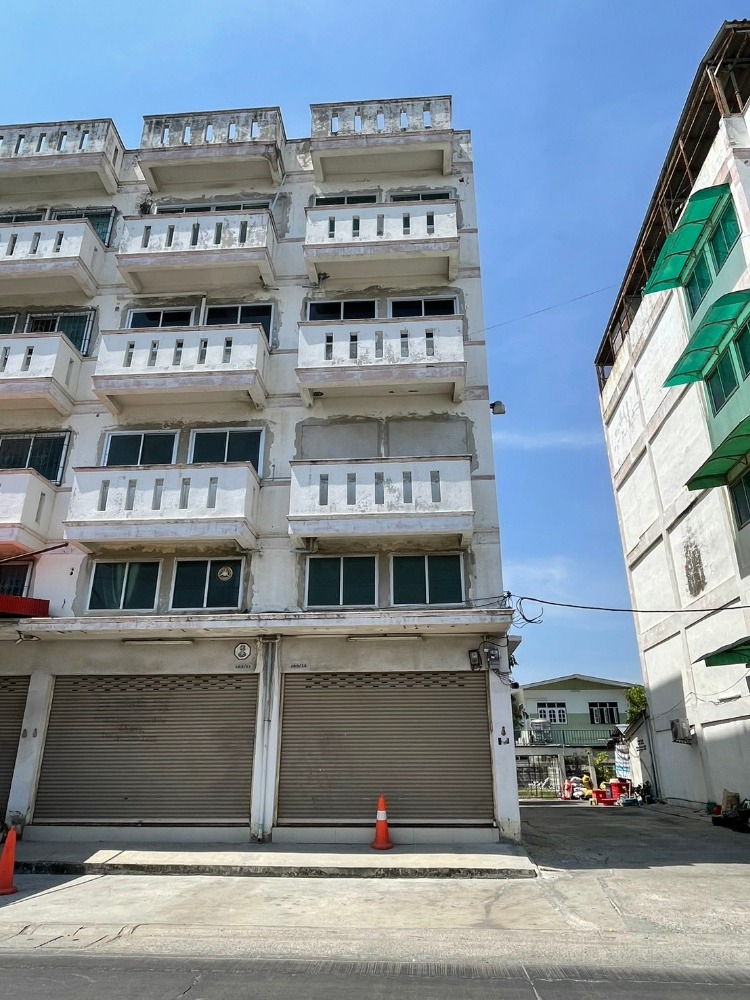 For SaleShophouseRama5, Ratchapruek, Bangkruai : Shophouse for sale, 5 floors, 2 units, Rama 5, Nakhon In Road, with land behind the building.