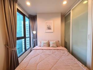 For RentCondoRatchathewi,Phayathai : Ideo Q Ratchathewi Condo for rent : 2 bedrooms 1 bathroom for 50 sqm. Corner room on high floor. With fully furnished and electrical appliances. Just 300 m. to BTS Ratchathewi. Rental only for 34,000 / m.