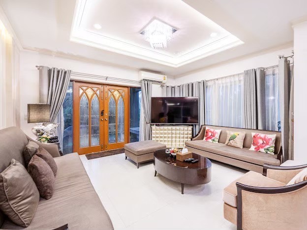 For SaleHouseRama5, Ratchapruek, Bangkruai : Beautiful, luxurious house, comfortable to live in, fully furnished, ready to move in. Near Denla Inter #Laddarom Elegance Ratchaphruek Rattanathibet 140 sq m. Beautiful built-ins, has a shady garden #DBS Denla British School #Near Denla International Sch