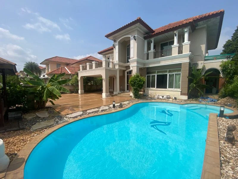 For SaleHousePinklao, Charansanitwong : There is a swimming pool, 104 sq m, 4 bedrooms, 4 bathrooms, 2-story detached house, Chuan Chuen Regent Ratchaphruek 13.