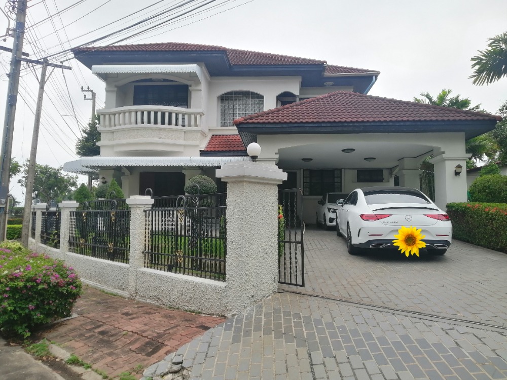 For RentHouseSamut Prakan,Samrong : For rent, 2-story detached house, 100 sq m. (corner), lake view. Srinakarin Road (Sridan 14) near Makro