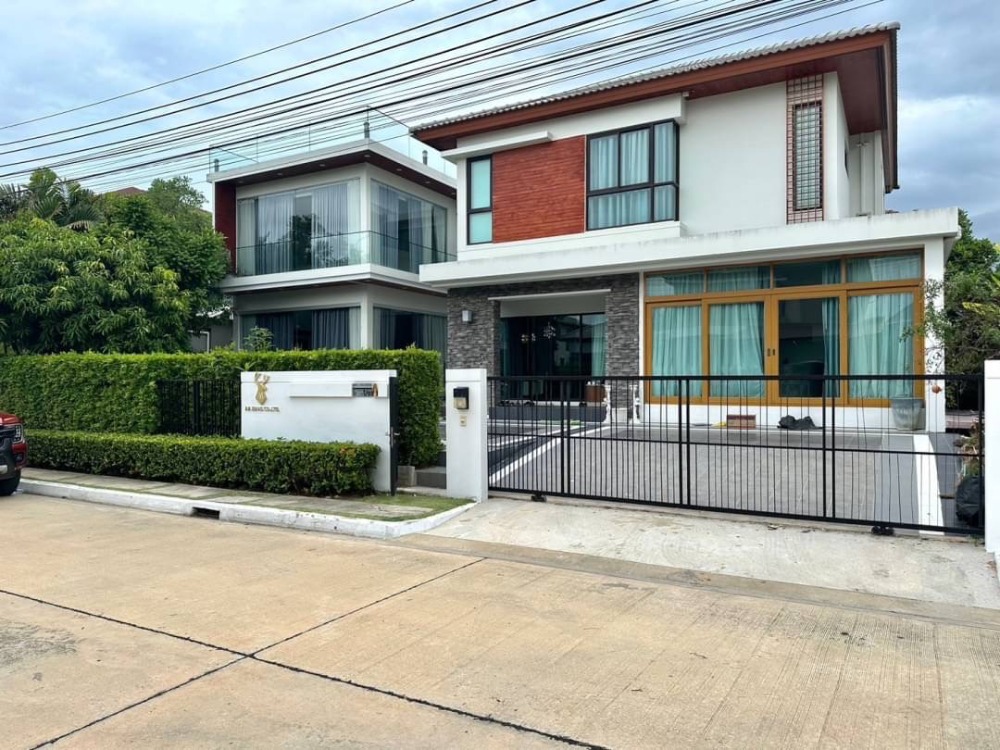 For SaleHouseRama 2, Bang Khun Thian : Baan Manthana Thian Talay 28 Rama 2, very new house with built-in furniture throughout. Quality homes from Land and Houses