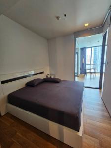 For RentCondoNana, North Nana,Sukhumvit13, Soi Nana : For rent Condo hyde Sukhumvit 13 at BTS NANA Sky walk(S03-1760)