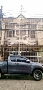 For SaleShophouseLadprao, Central Ladprao : Shophouse for sale, prime location in the heart of the city (owner sells it himself)