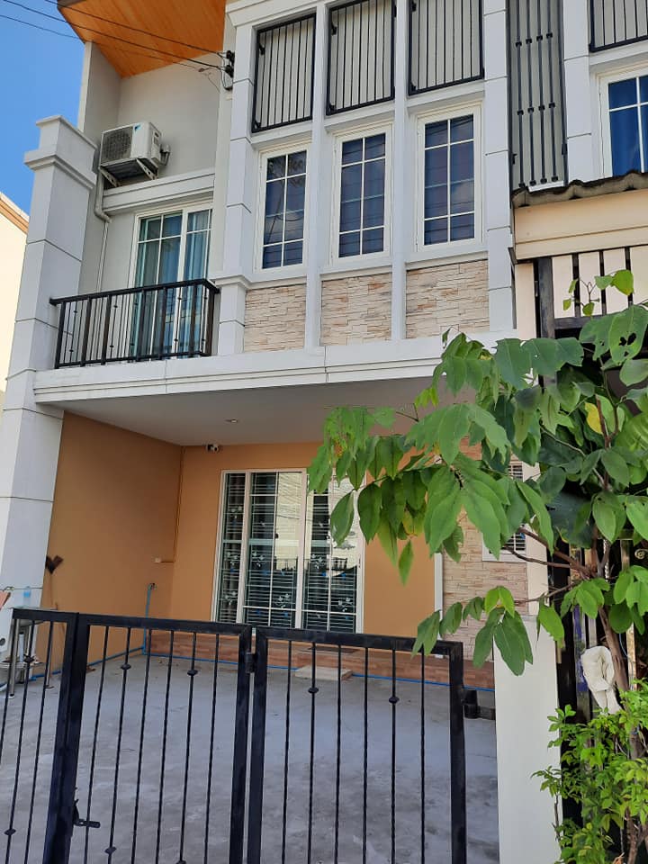 For SaleTownhouseRathburana, Suksawat : 2-story townhome for sale, Golden Town 2, Suksawat, Phutthabucha, special price.