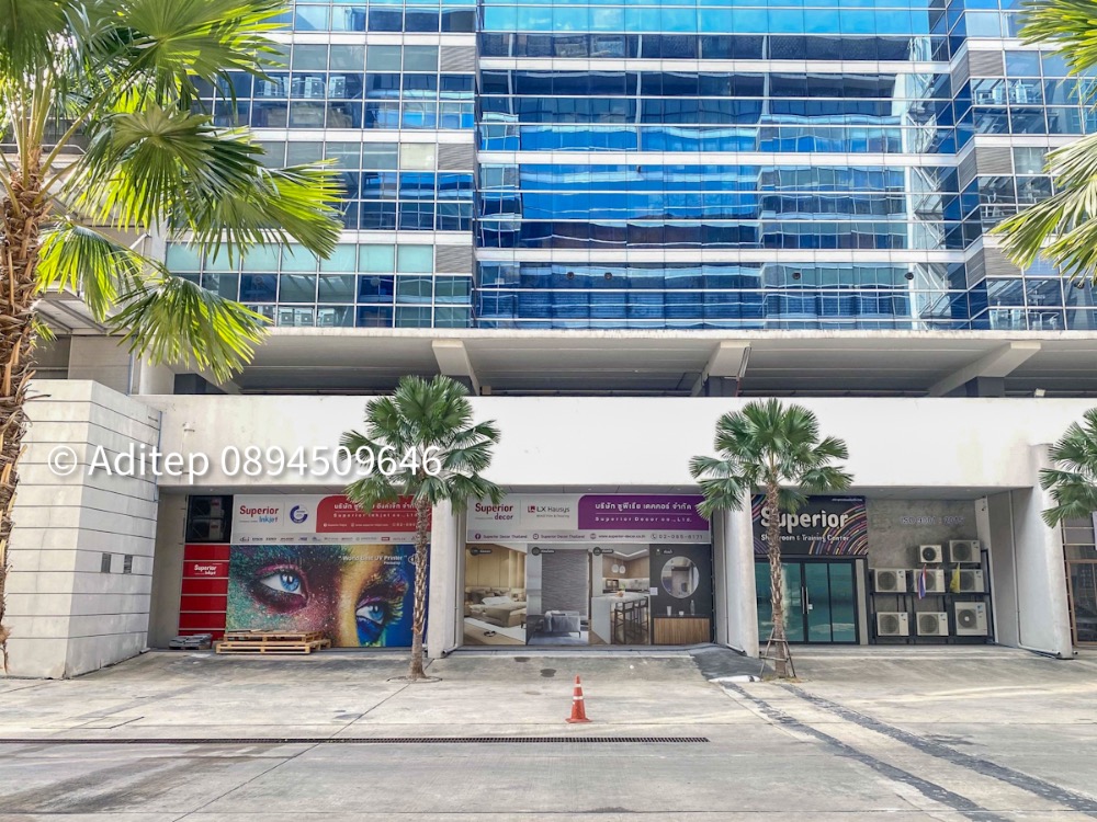 For RentShowroomChaengwatana, Muangthong : For sale/rent, Narita Muang Thong Thani building area, size 715 sq m., ground floor area, office building. Suitable as an office, sales office, showroom, warehouse, near the Pink Line, near the expressway, near Chaengwattana Road.