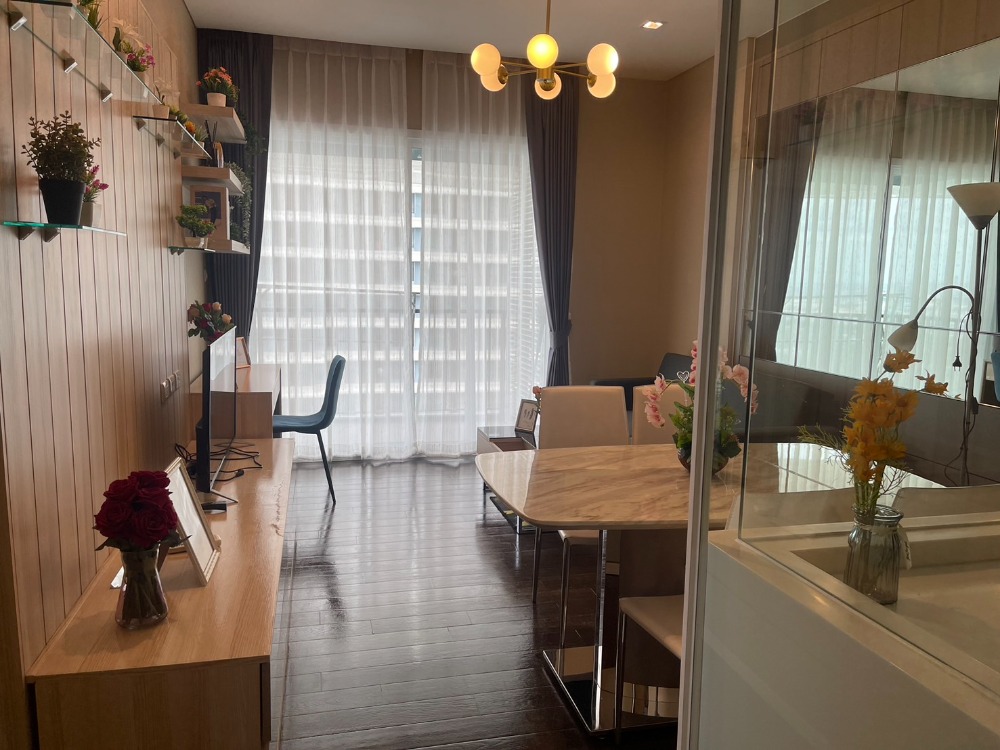 For RentCondoLadprao, Central Ladprao : Cheap price for rent, Condo The Saint Residences 2-Bed, high floor, beautiful room, Chatuchak Park view.