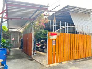 For SaleLandBang kae, Phetkasem : Urgent sale, land with 2-story detached house, Phetkasem 28, Phasi Charoen, Bangkok, area 75 sq m, good location, convenient travel, near BTS Bang Wa.