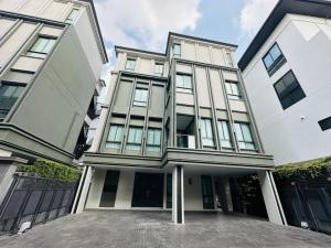 For SaleHouseSukhumvit, Asoke, Thonglor : Luxury house for sale, Ekkamai Soi 10!! Near Thonglor 5 minutes, selling price 65 million with private elevator and private swimming pool (price negotiable)