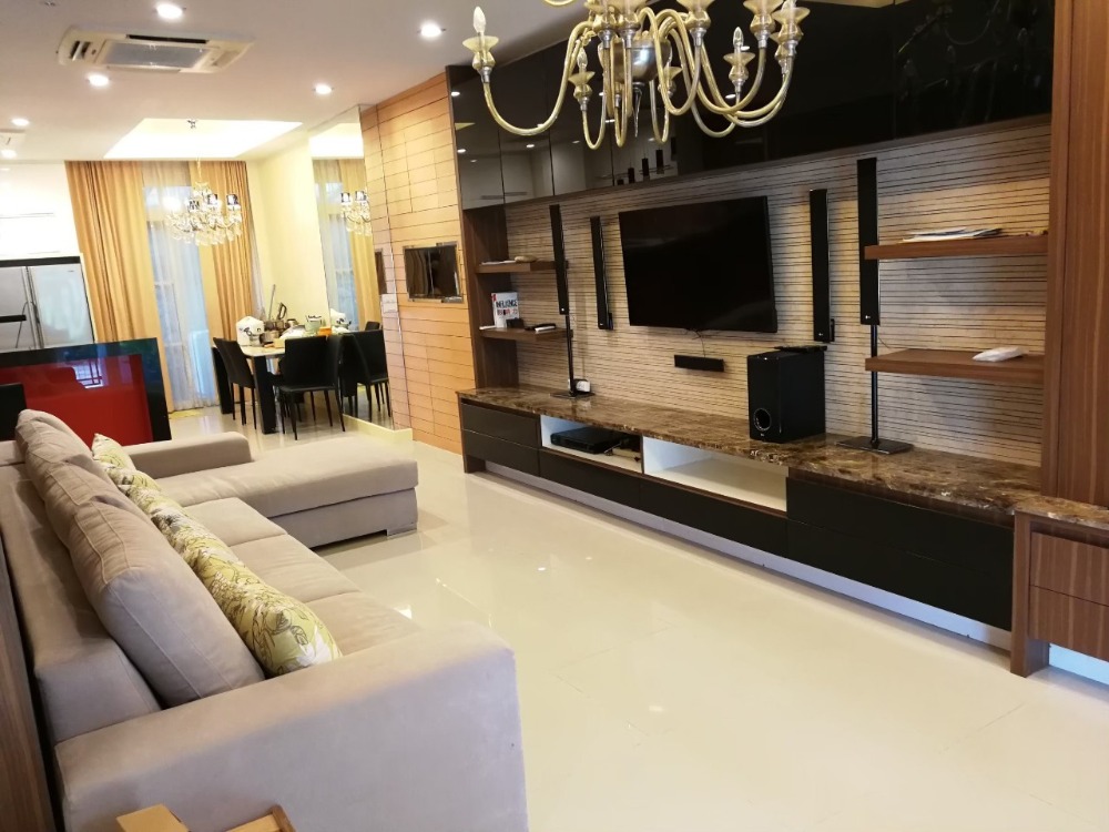 For SaleTownhouseYothinpattana,CDC : Townhome for selling/rent at Baan Klang Muang Urbanion Pradit Manutham, size 22 sq m., 3 floors, 3 beds, 3 baths