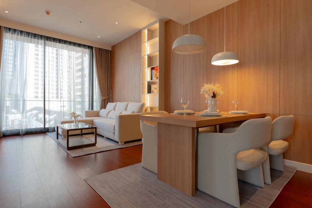 For RentCondoSukhumvit, Asoke, Thonglor : 📢👇 Luxury brand new project in Thonglor where so many restaurants, coffee shops, supermarkets nearby , unblocked view, nice modern decor, ready to move in