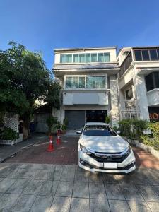 For SaleHome OfficeRatchadapisek, Huaikwang, Suttisan : Home office for sale, Home Office, 4 floors, for doing business or living. Pracharat Bamphen Road, Huai Khwang, Bangkok