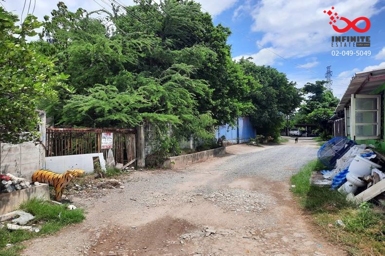 For SaleLandMahachai Samut Sakhon : Land for sale with building, 1 rai 2 ngan, Setthakit Road 1, Soi Wat Thong Thammikaram, Samut Sakhon.