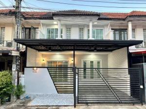 For SaleTownhouseNonthaburi, Bang Yai, Bangbuathong : Special price promotion, plus 100,000 baht in cash, 2-story townhouse for sale, Bua Thong Village 4, Ban Kluay Sai Noi. Bang Bua Thong, Nonthaburi Central Westgate van The Mall Ngamwongwan Pinklao, Wat Lat Pladuk Road Purple Line - Bang Phai