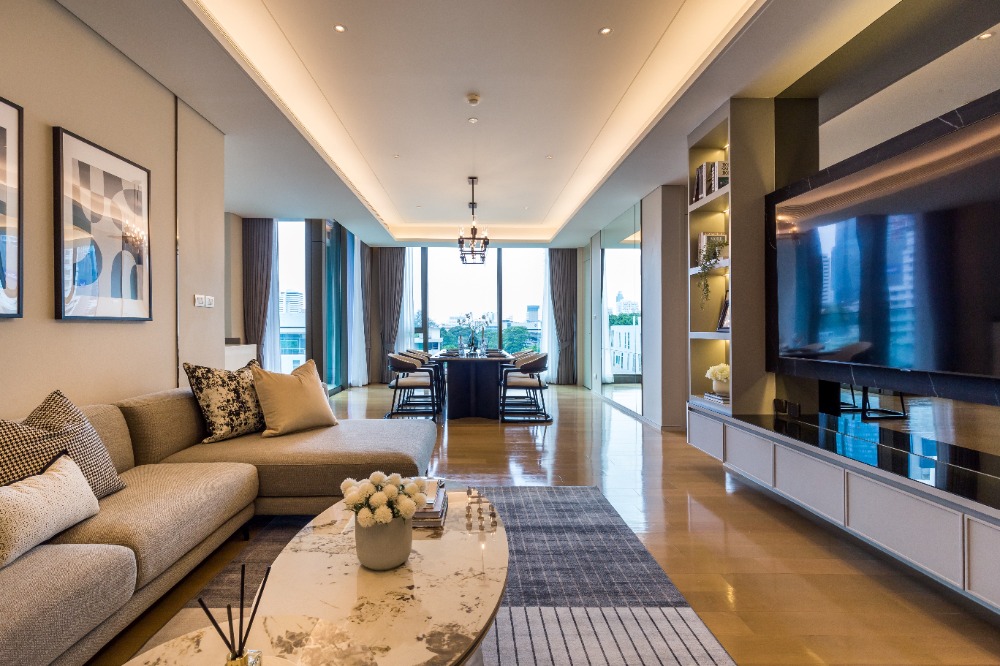 For RentCondoWitthayu, Chidlom, Langsuan, Ploenchit : Luxury Furnished 2 Beds Condo for Rent!