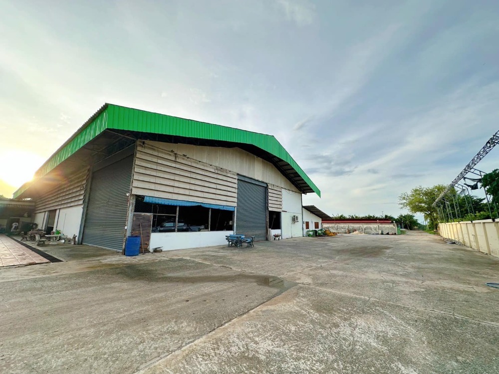 For RentWarehouseNonthaburi, Bang Yai, Bangbuathong : Warehouse for rent, cheap price, area over 1,000 sq m, location Sai Noi, Nonthaburi, large vehicles and trailers can enter and exit conveniently.