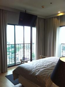 For RentCondoSukhumvit, Asoke, Thonglor : Condo Noble Refine fully furnished, corner room, 55 square meters.