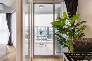 For RentCondoSukhumvit, Asoke, Thonglor : Condo The Waterford Diamond Tower, fully furnished, 52.4 square meters.