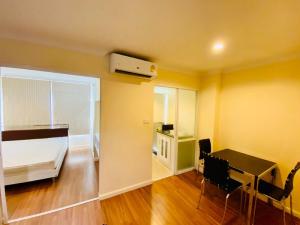 For RentCondoPinklao, Charansanitwong : Lumpini Suite Pinklao fully furnished, 35 square meters.