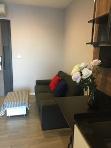 For RentCondoSathorn, Narathiwat : Condo for rent, The Room Sathorn-St.Louis, near BTS St. Louis.