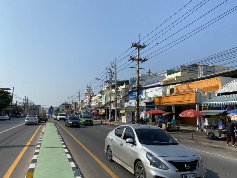 For SaleShophouseHuahin, Prachuap Khiri Khan, Pran Buri : Commercial building for sale on Phetkasem Road. In the middle of Hua Hin city, best price, free ownership transfer fee.