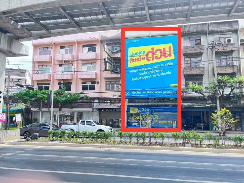 For SaleShophouseLadprao, Central Ladprao : Urgent sale, commercial building, 2 units, next to Lat Phrao Road, next to the BTS, has parking behind the building, with tenants, good location.