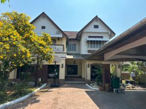 For SaleHouseSamut Prakan,Samrong : House for sale, Laddawan Srinakarin, 166 square wah, usable area 400 sq m.