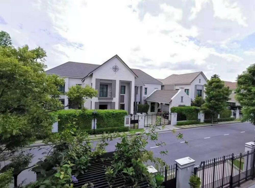 For SaleHouseBangna, Bearing, Lasalle : Grand Bangkok Boulevard Sukhumvit: Luxury four-bedroom villa with a swimming pool for rent and sale in Bangna.