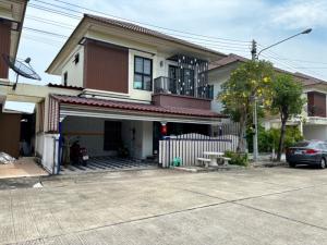 For SaleHouseMahachai Samut Sakhon : Two-story twin house, 35 sq m, next to Rama 2 Road. Near Vibharam Samut Sakhon Hospital Near the Thai Sea Market The Park 2 Village, Samut Sakhon