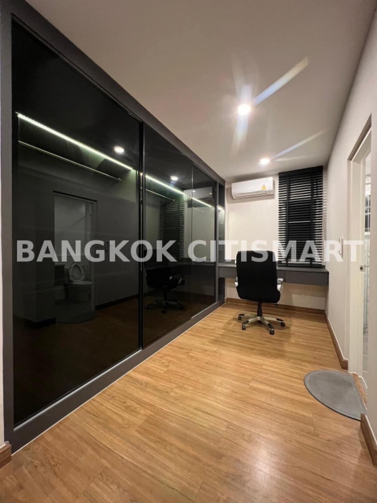 For RentHouseLadkrabang, Suwannaphum Airport : ✅📍🔥For rent: Centro Rama 9 - Krungthep Kreetha project ⚡️⚡️From AP, this project is a 2-story detached house, modern style. Located in Soi Phatthana Chonburi 3, connected to many important roads. Easy travel into the city and also out of the city via the 