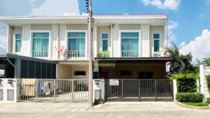 For SaleTownhousePathum Thani,Rangsit, Thammasat : Sena Village Village (J City Tiwanon Bang Kradi), Baan Klang, Pathum Thani, urgent sale, 2-story townhome, area 26.80 sq m, good location, near the BTS.