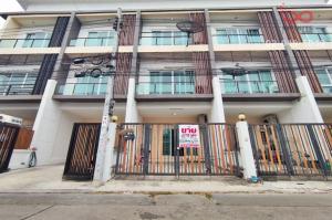 For SaleTownhouseLadprao101, Happy Land, The Mall Bang Kapi : Townhouse for sale, 3 floors, area 16.4 square meters, Lat Phrao Road.