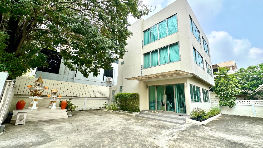 For SaleShophouseBang Sue, Wong Sawang, Tao Pun : 3-storey commercial building for sale, area 100 sq m., good location near Bon Marche Market, near BTS Samian Nari 650 m., parking for 9 cars (not double cars).