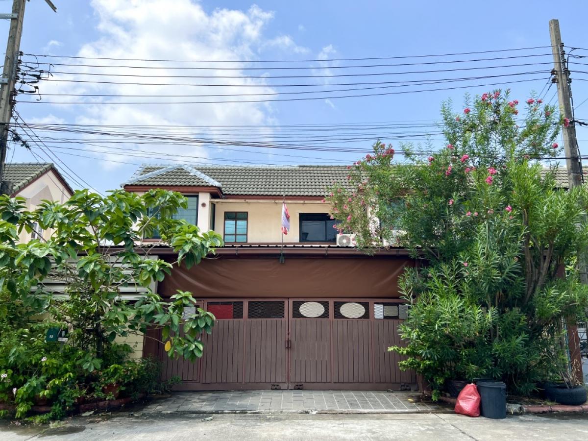 For SaleTownhouseBang Sue, Wong Sawang, Tao Pun : Urgent sale‼️ Corner townhome, 2 houses next to each other‼️Tipco Prachanukul Village, size 44 sq m., 5 bedrooms, 3 bathrooms, parking for 2-3 cars.