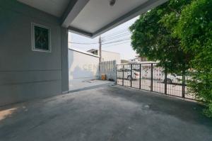 For SaleShophouseRama9, Petchburi, RCA : Urgent sale 4-storey commercial building for residence or as a home office, next to Rama 9 Road,/48-CB-64022