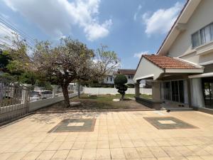 For SaleHousePathum Thani,Rangsit, Thammasat : A three-bedroom villa near two golf courses for rent and sale