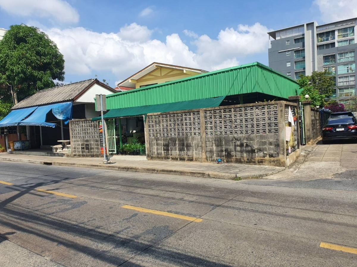 For SaleLandRatchadapisek, Huaikwang, Suttisan : Land for sale in Ratchada, Huai Khwang, land next to Soi 17, area 150 square wah # only 150 meters from Ratchada Road #