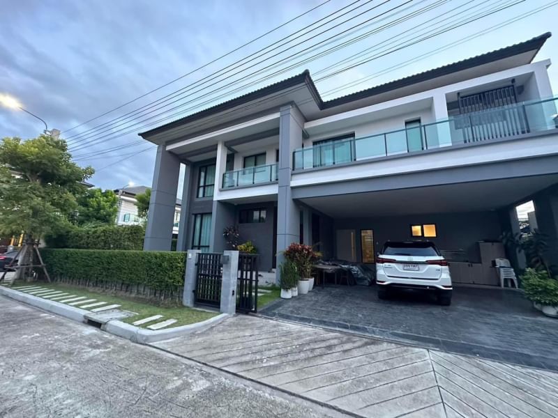 For SaleHousePattanakan, Srinakarin : Urgent sale, beautiful corner house, large type, single house, The City Rama 9-Krungthep Kreetha project, ready to move in with your bags.