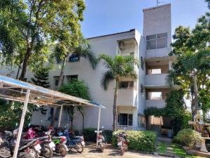 For SaleBusinesses for saleAyutthaya : Selling a 3-story apartment, totaling 42 rooms, 1-0-68 rai), has a beautiful garden, 4-story control, has a beautiful, shady garden @ selling price 17.5