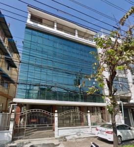 For RentShophouseSathorn, Narathiwat : For rent, 6-story commercial building with transport elevator, on Rama 3 Road, Narathiwat Ratchanakarin Intersection.