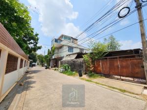 For SaleLandLadprao, Central Ladprao : Land for sale, 79 sq m, Soi Lat Phrao 35, Intersection 4, near BTS Phawana Station.