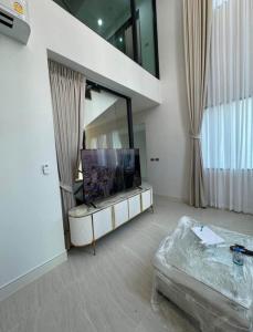 For RentHouseOnnut, Udomsuk : For rent 📌 Baan Klang Muang Classe Sukhumvit 77, convenient travel, near the expressway and BTS On Nut 🟠PT2404-044