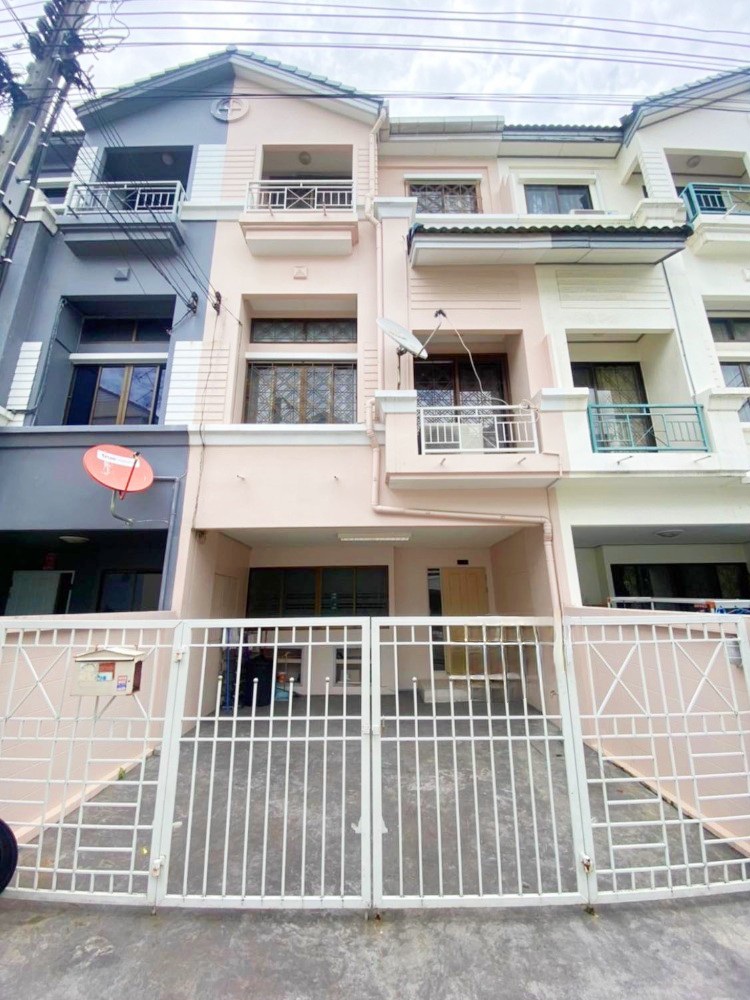 For RentTownhouseRatchadapisek, Huaikwang, Suttisan : Townhome for rent (3 floors) Baan Klang Muang Ratchada-Mengjai 1, size 21.9 sq m, 240 sq m.