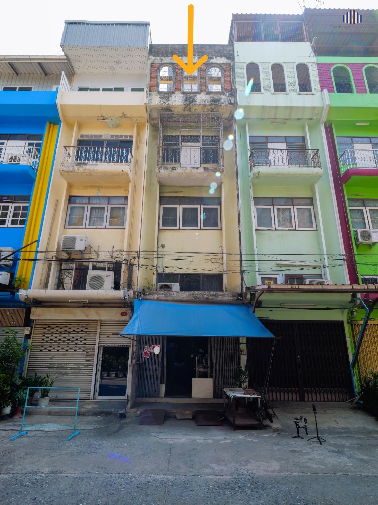 For SaleShophousePinklao, Charansanitwong : Investment opportunity that you must hurry to reserve!! Shophouses, walk to the BTS only 140 meters! 8 meter wide alley road. Commercial building for sale, Charansanitwong 53, area 13.1 sq.w., 4.5 floors, suitable for a hostel, home office, commercial bus