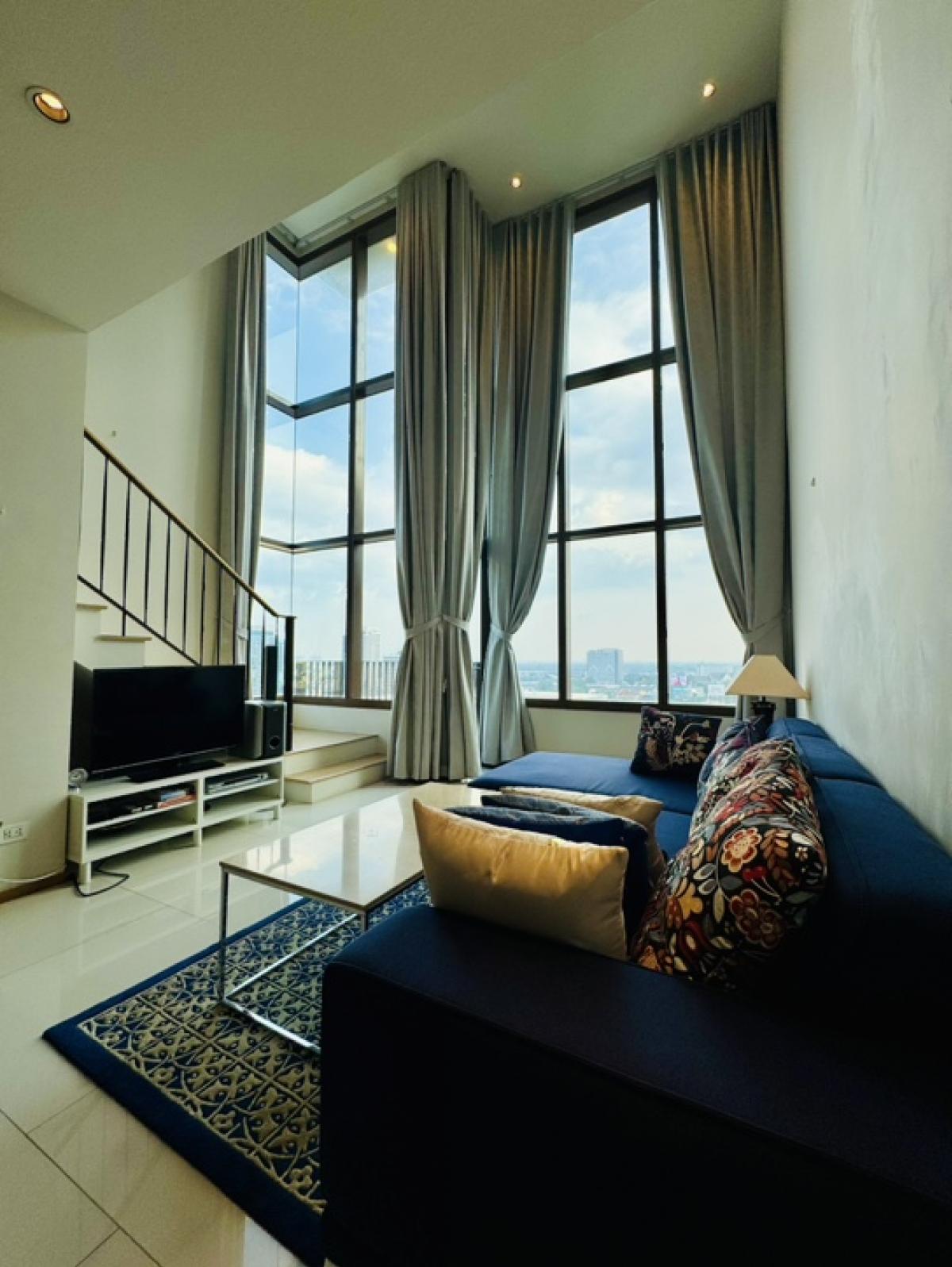 ให้เช่าคอนโดสุขุมวิท อโศก ทองหล่อ : Room for rent at The Emporio Place condominium Sukhumvit 24