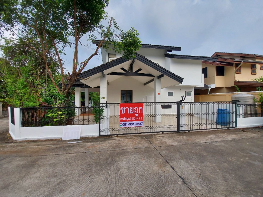 For SaleHousePathum Thani,Rangsit, Thammasat : Cheap sale, 2-story detached house, 80 sq m. (corner house), newly renovated, Phahonyothin 62 km. 27, near BTS.