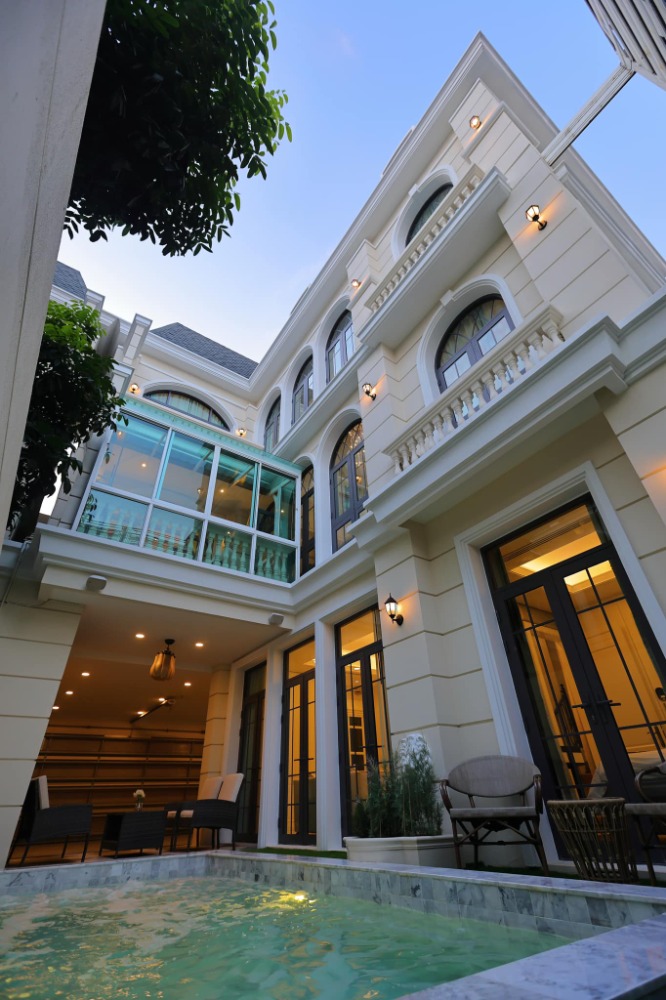 For SaleHouseSukhumvit, Asoke, Thonglor : 👉 Superb luxury 3-story detached house for Sale, The Boulevard Ekkamai elegant design and embellished with contemporary furniture from world-class designers